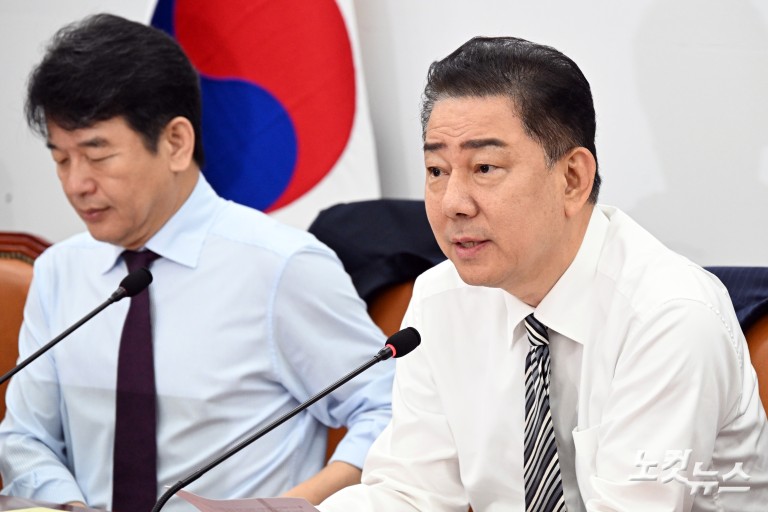 민주당 김병기 당대표 직무대행 겸 원내대표, 원내대책회의 첫 주재