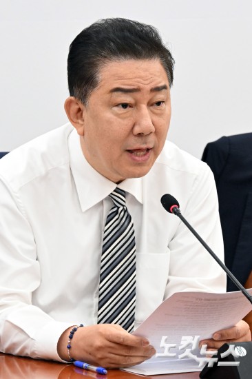 민주당 김병기 당대표 직무대행 겸 원내대표, 원내대책회의 첫 주재