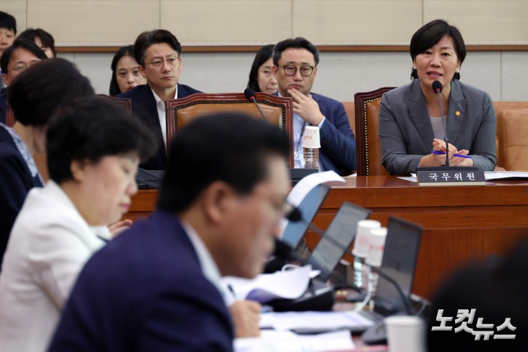 방송3법·노란봉투법, 국회 법사위 통과