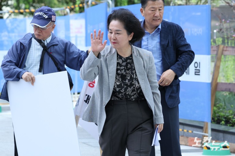 '공천 개입 의혹' 김영선 전 의원, 김건희 특검 출석