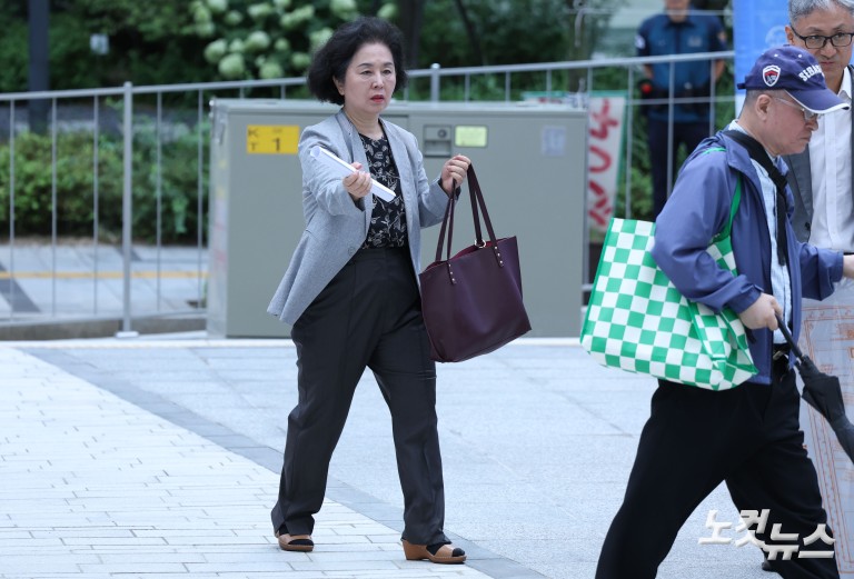 '공천 개입 의혹' 김영선 전 의원, 김건희 특검 출석