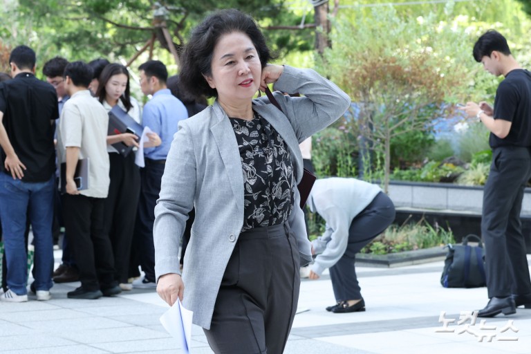 '공천 개입 의혹' 김영선 전 의원, 김건희 특검 출석