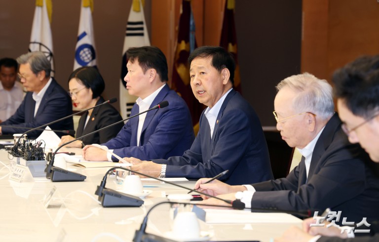 구윤철 경제부총리, 경제6단체장과 성장전략 TF 1차 회의