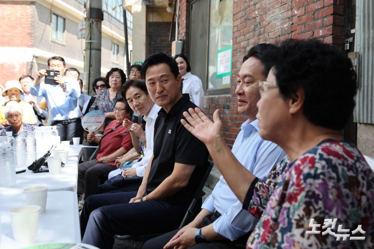 현저동 모아타운 부지 현장점검 나선 오세훈 시장