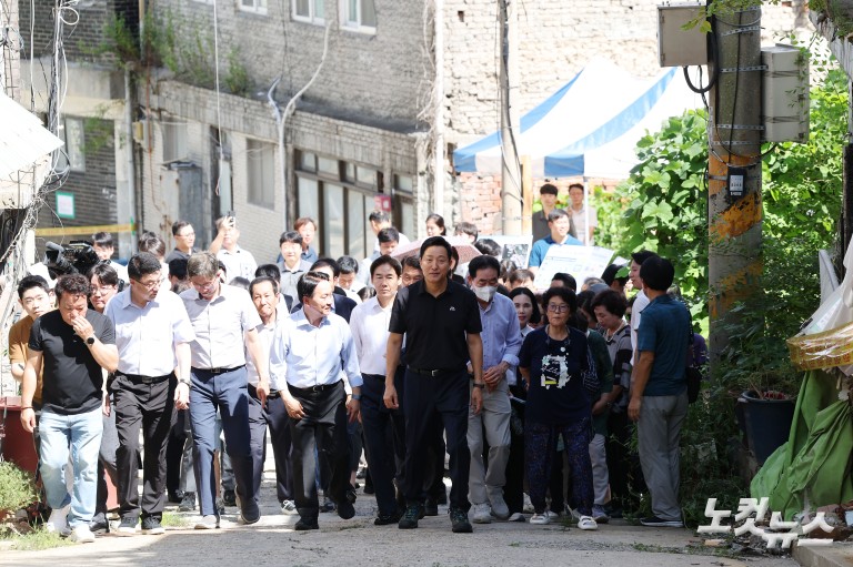 현저동 모아타운 부지 현장점검 나선 오세훈 시장