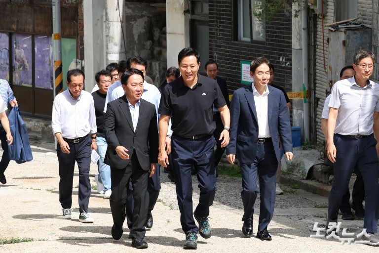 현저동 모아타운 부지 현장점검 나선 오세훈 시장
