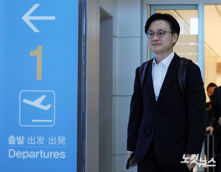 산업부 장관, 한미정상회담 앞두고 출국