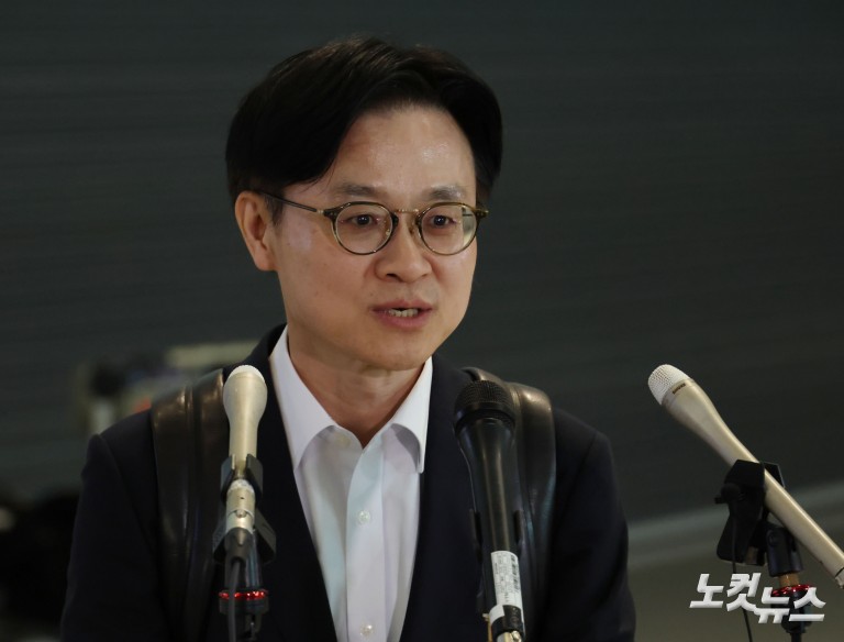 산업부 장관, 한미정상회담 앞두고 출국