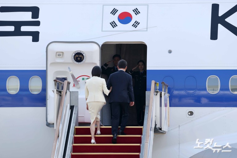 발걸음 뗀 이재명 실용외교