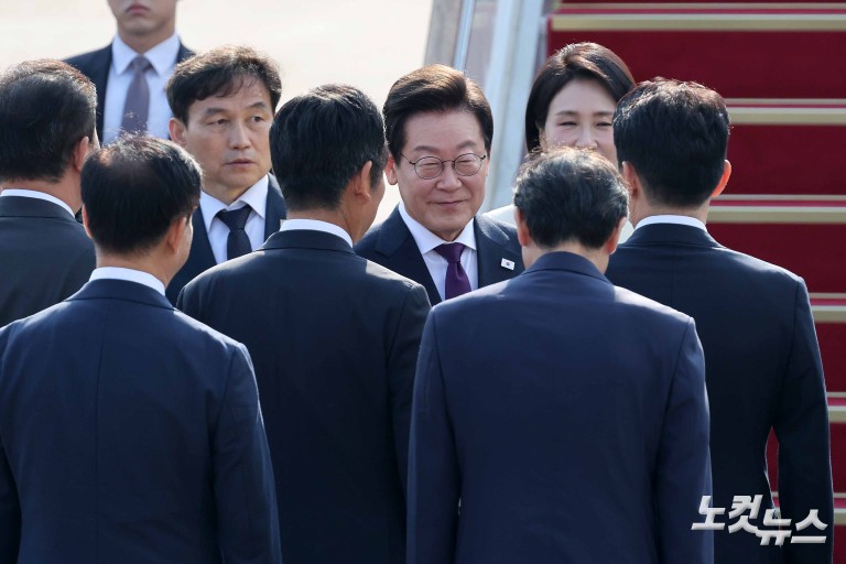 발걸음 뗀 이재명 실용외교