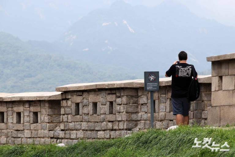'케데헌' 열풍, 낙산성곽길 '핫플'로 변신