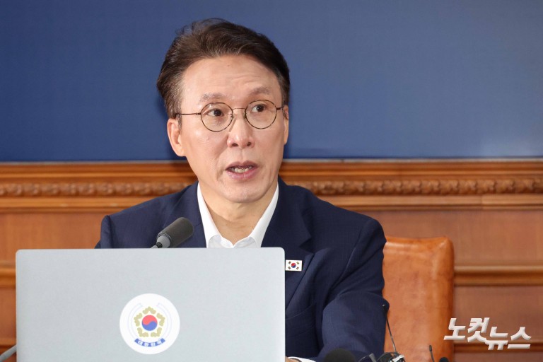 김민석 총리, 국무회의 주재