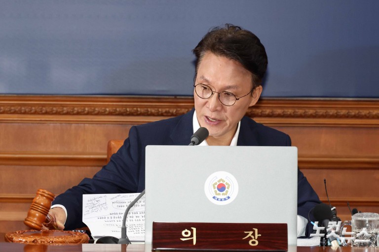 김민석 총리, 국무회의 주재