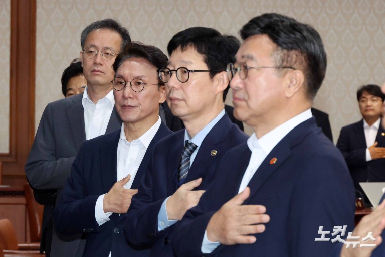 김민석 총리, 국무회의 주재