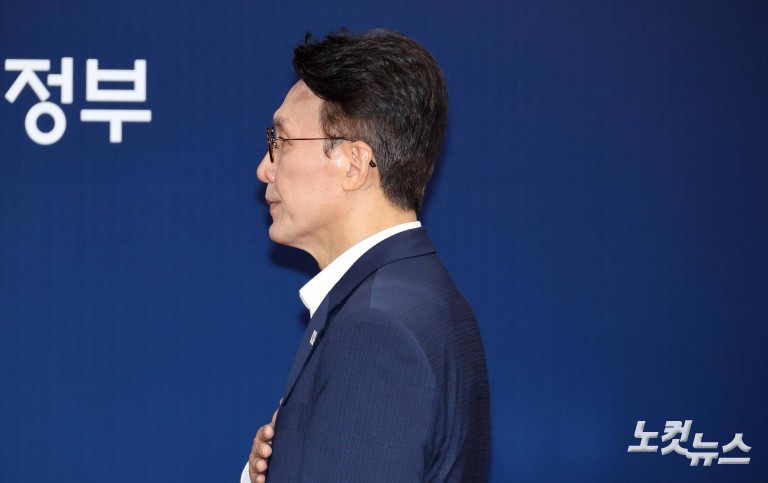 김민석 총리, 국무회의 주재