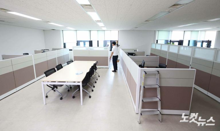 3년 만에 현판 뗀 경찰국…李 공약대로 폐지 완료