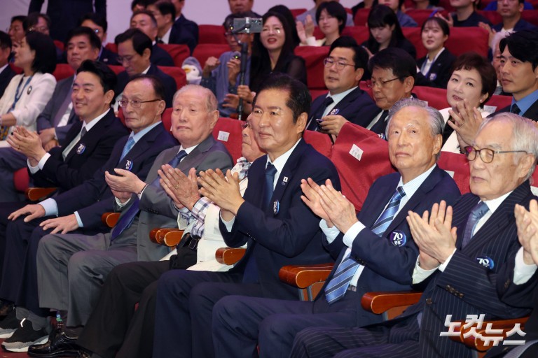 민주당, 창당 70주년 기념식<국민과 함께, 당원과 함께 민주 70>