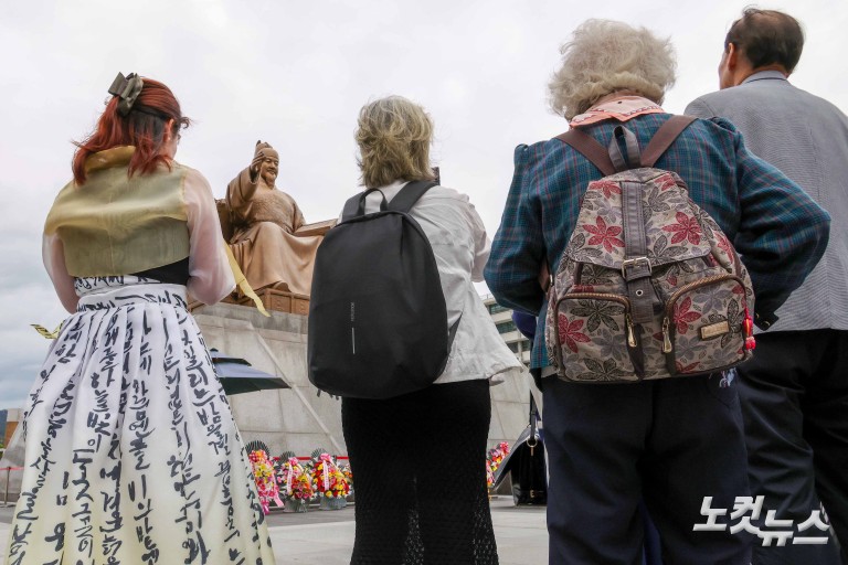 세종대왕 꽃 바치기 행사