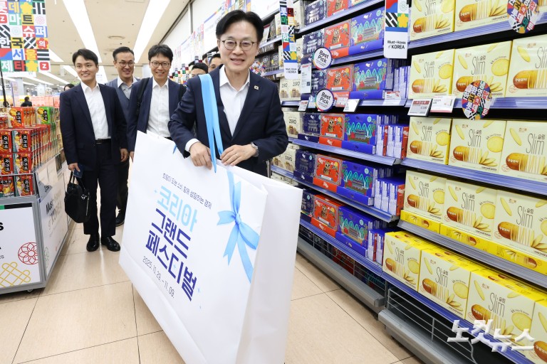 김정관 산업장관, 코리아 그랜드 페스티벌 현장 홍보