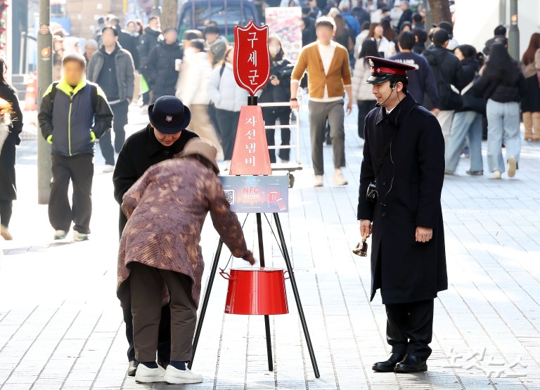 구세군 모금활동 시작…명동에 울려퍼지는 종소리
