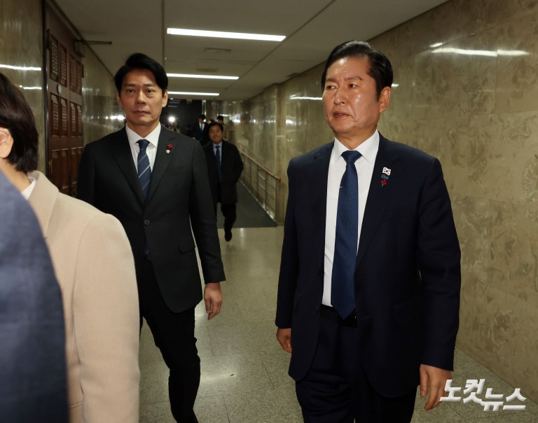 '인사청탁 문자 논란' 문진석, 정청래 대표에 90도 인사