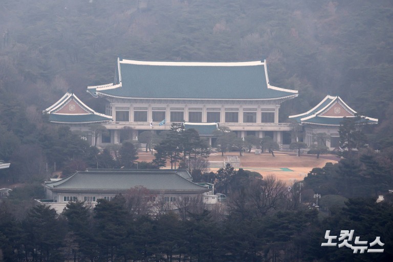 청와대에 게양된 봉황기