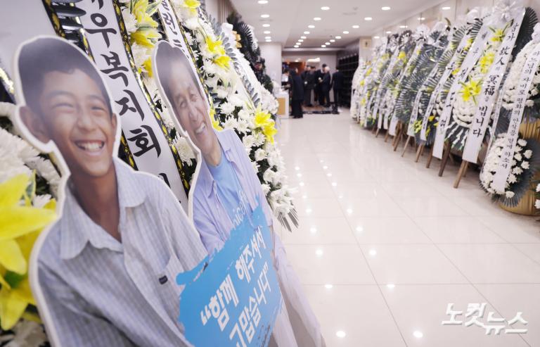 '국민배우' 안성기 별세...향년 74세