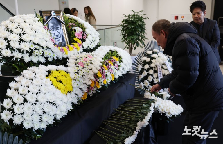 서울영화센터에 마련된 故 안성기 시민추모공간