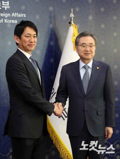 조현 장관, 고바야시 접견