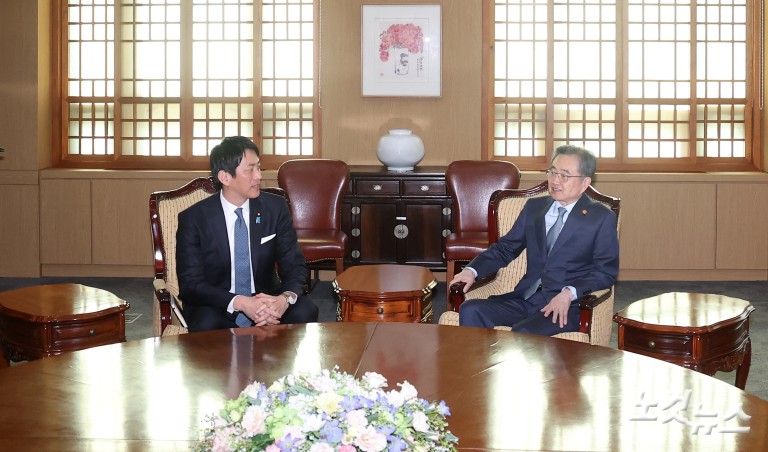 조현 장관, 고바야시 접견