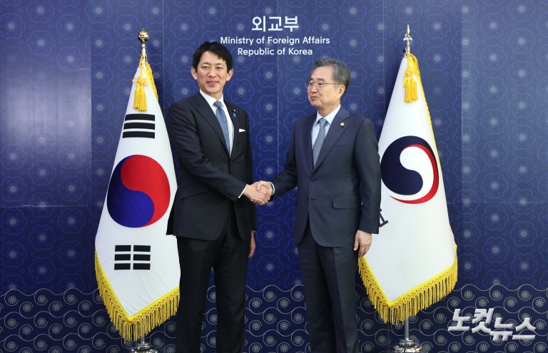 조현 장관, 고바야시 접견