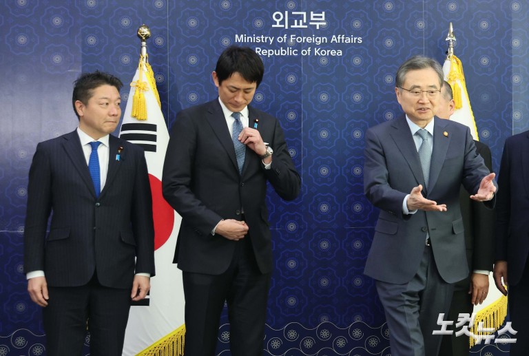 조현 장관, 고바야시 접견