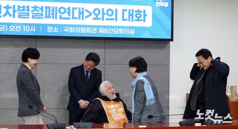 '전장연' 만난 민주당 서울시장 후보군