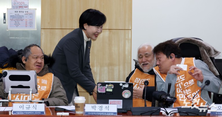 '전장연' 만난 민주당 서울시장 후보군