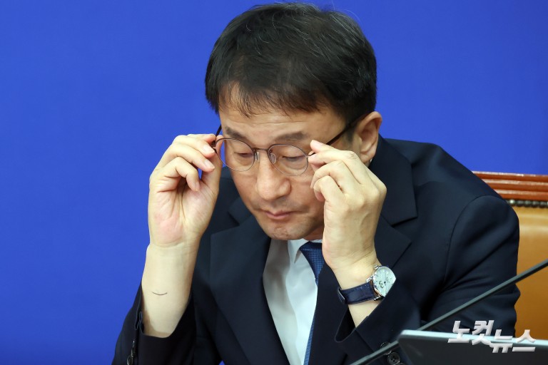 정청래 대표, 신임 원내대표·최고위원들과 최고위원회의