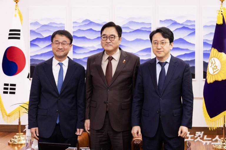 민주당 한병도 신임 원내대표, 우원식 국회의장 예방