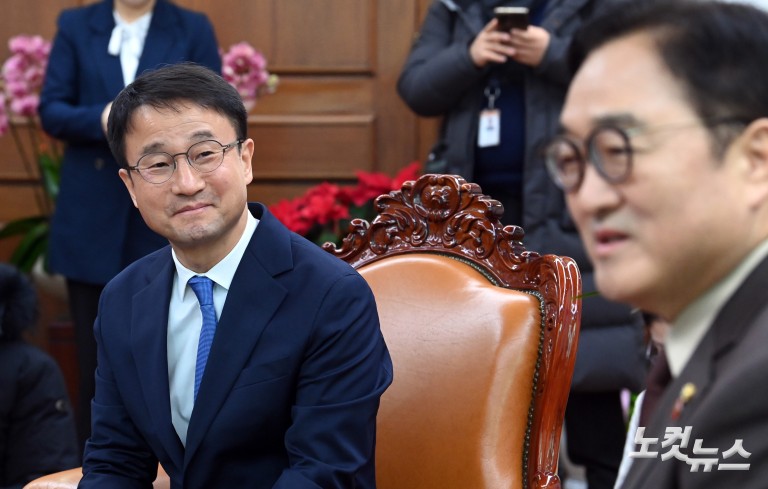 민주당 한병도 신임 원내대표, 우원식 국회의장 예방