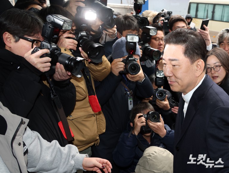 김병기, 당 윤리심판원 출석