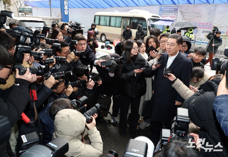 김병기, 당 윤리심판원 출석