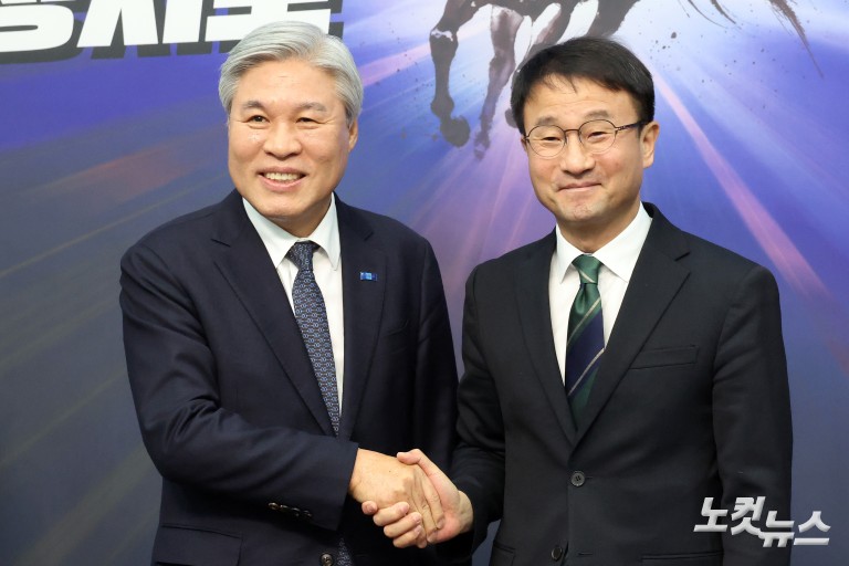 조국혁신당 서왕진 원내대표 찾은 민주당 한병도 원내대표