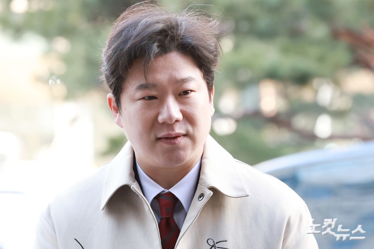 진종오 의원, '김경 종교단체 동원 의혹' 고발인 조사