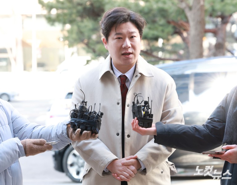 진종오 의원, '김경 종교단체 동원 의혹' 고발인 조사