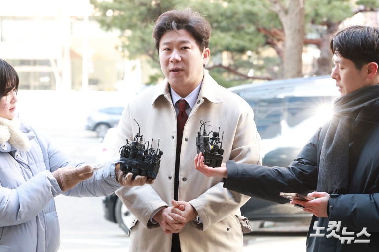 진종오 의원, '김경 종교단체 동원 의혹' 고발인 조사