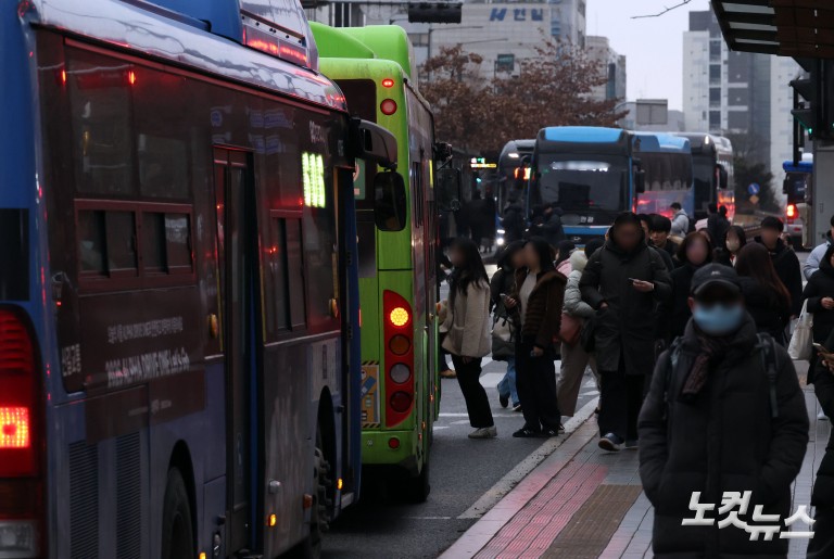 '곧 도착' 서울시내버스 정상운행 시작