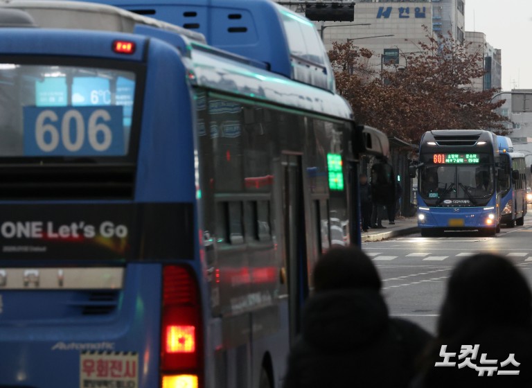 '곧 도착' 서울시내버스 정상운행 시작