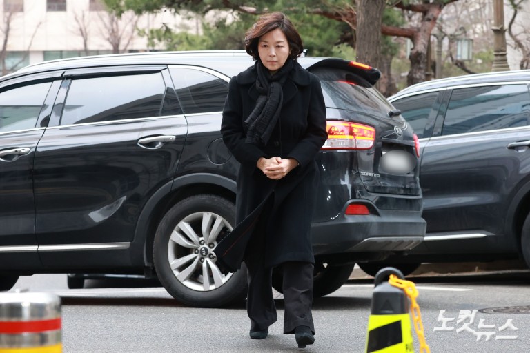 ‘1억 공천 헌금’ 김경, 경찰 2차 출석