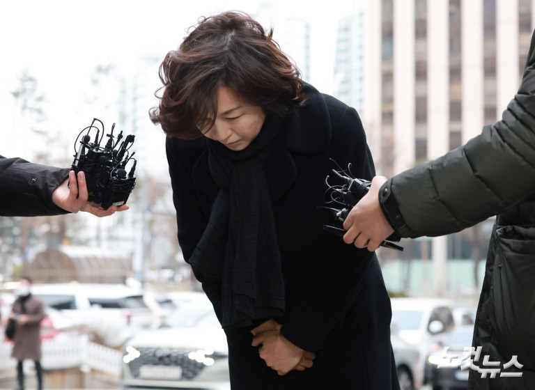 ‘1억 공천 헌금’ 김경, 경찰 2차 출석