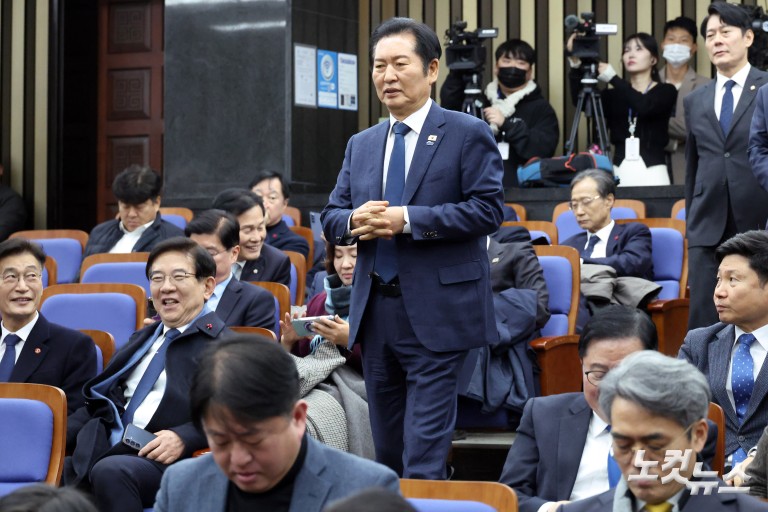 더불어민주당 의원총회