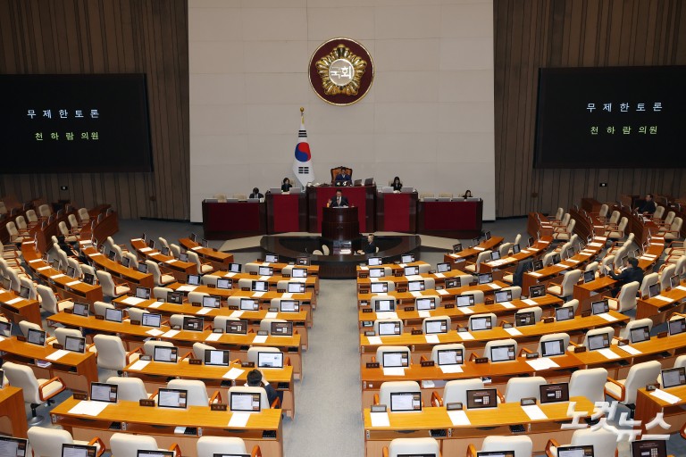 무제한 토론 이어가는 천하람 원내대표