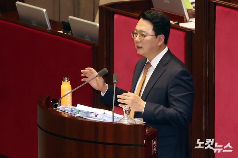 무제한 토론 이어가는 천하람 원내대표